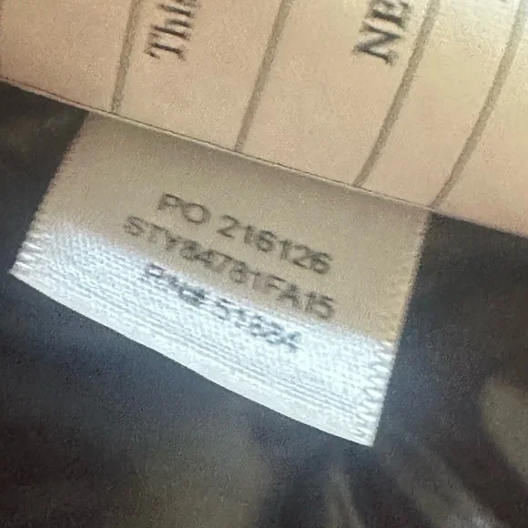 Patagonia Ultralight Down Vest Size Small Black Excellent Condition! - Picture 9 of 9